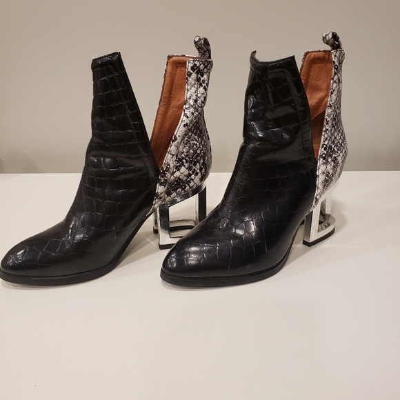 Jeffrey Campbell Snakeskin Booties - sz 5 - Picture 1 of 8